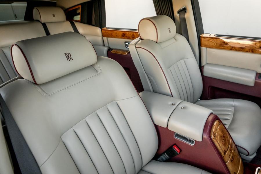 Интерьер Rolls-Royce Phantom EWB 2007 года  (NA) (фото 28 из 105)